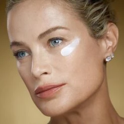 Estee Lauder Re-NutrivUltimate Lift Regenerating Youth Rich Eye Crème 10 Estee Lauder Re-NutrivUltimate Lift Regenerating Youth Rich Eye Crème -Stralend Schoon D2EirN163286 3 dgl NL